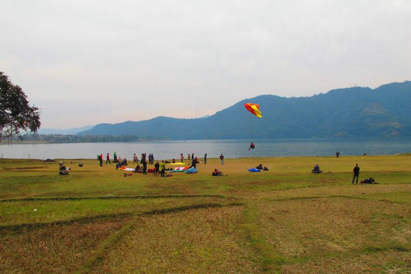 尼泊尔飞越珠峰:博卡拉乘滑翔伞飞向蓝天
